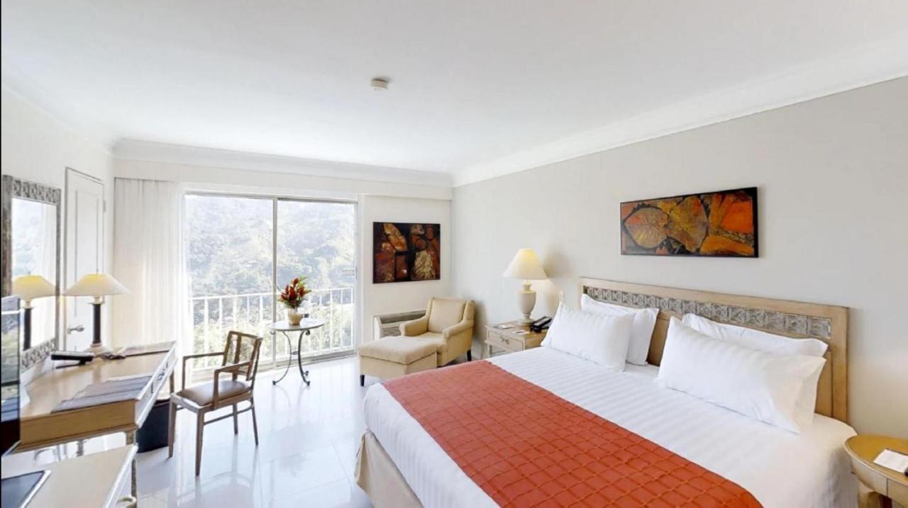 Hotel Estelar Altamira Ibagué Extérieur photo A room at the hotel